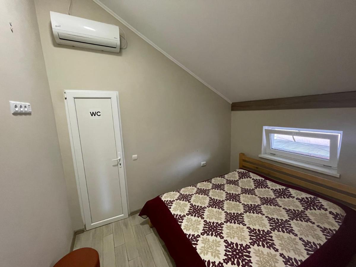 Hostel U Pottera Černivci Esterno foto